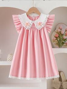 SHEIN Vintaside Kids 女童浅黄色彼得潘领短袖连衣裙，蕾丝边饰3D立体花朵，光滑缎面宽松A字裙摆，夏季清新甜美公主裙，适合日常出行和生日派对，亲肤顺滑透气，易于穿脱。 - 粉色 - 查看 5