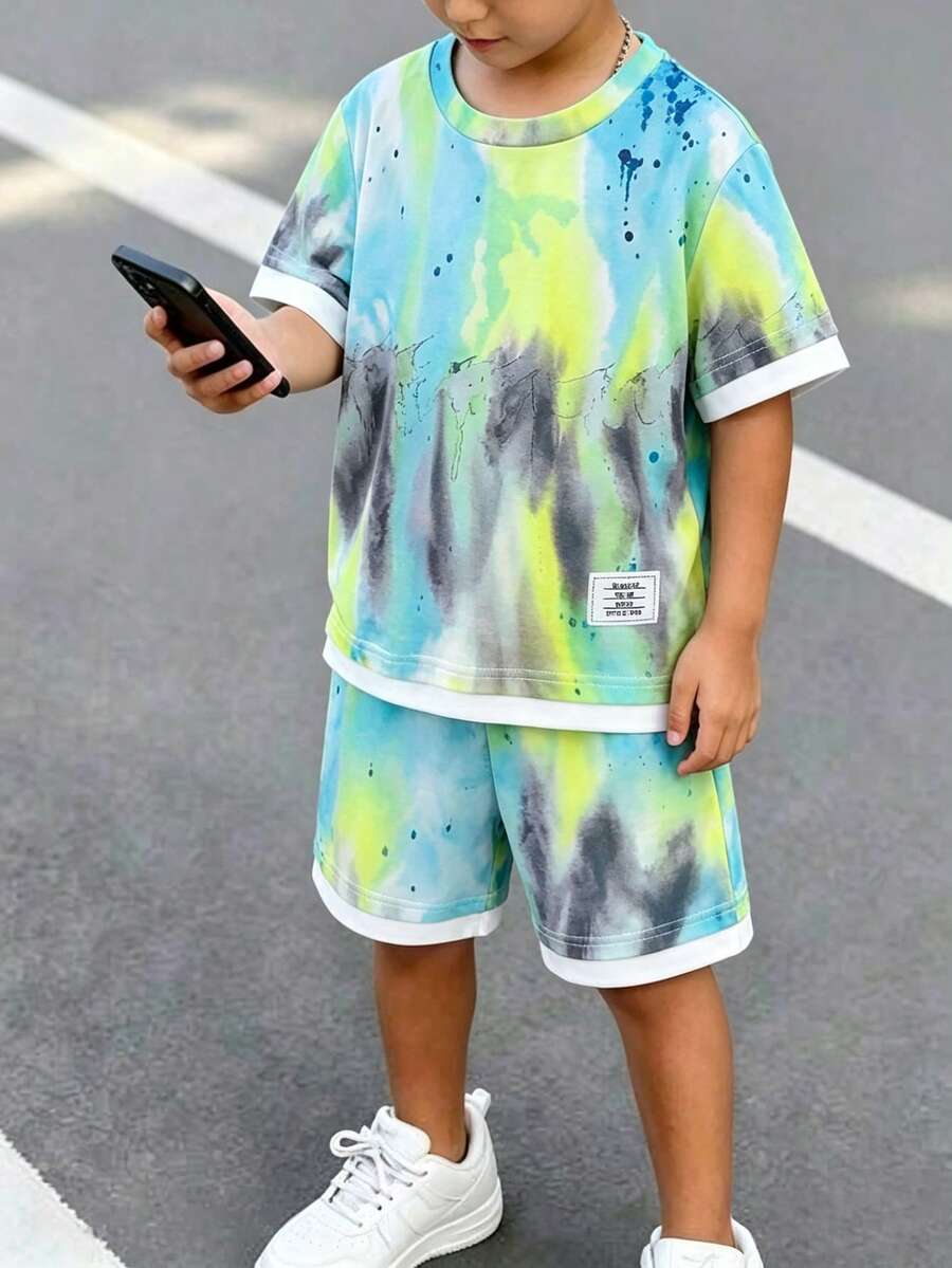 2件組 幼童男童時尚街頭紮染印花拼接圓領針織T恤與短褲套裝,舒適面料,時尚版型,春/夏新品,適合多個季節與場合 - 黃色 - 查看 1