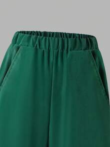 SHEIN Bộ 2 món phong cách đường phố thường ngày: Áo thun in số + Quần cargo, thoải mái vận động, mang hơi hướng thời trang đường phố, phù hợp cho đi học, đi làm, đi chơi cuối tuần, mặc hàng ngày vào mùa xuân. - màu xanh lá - Xem 6