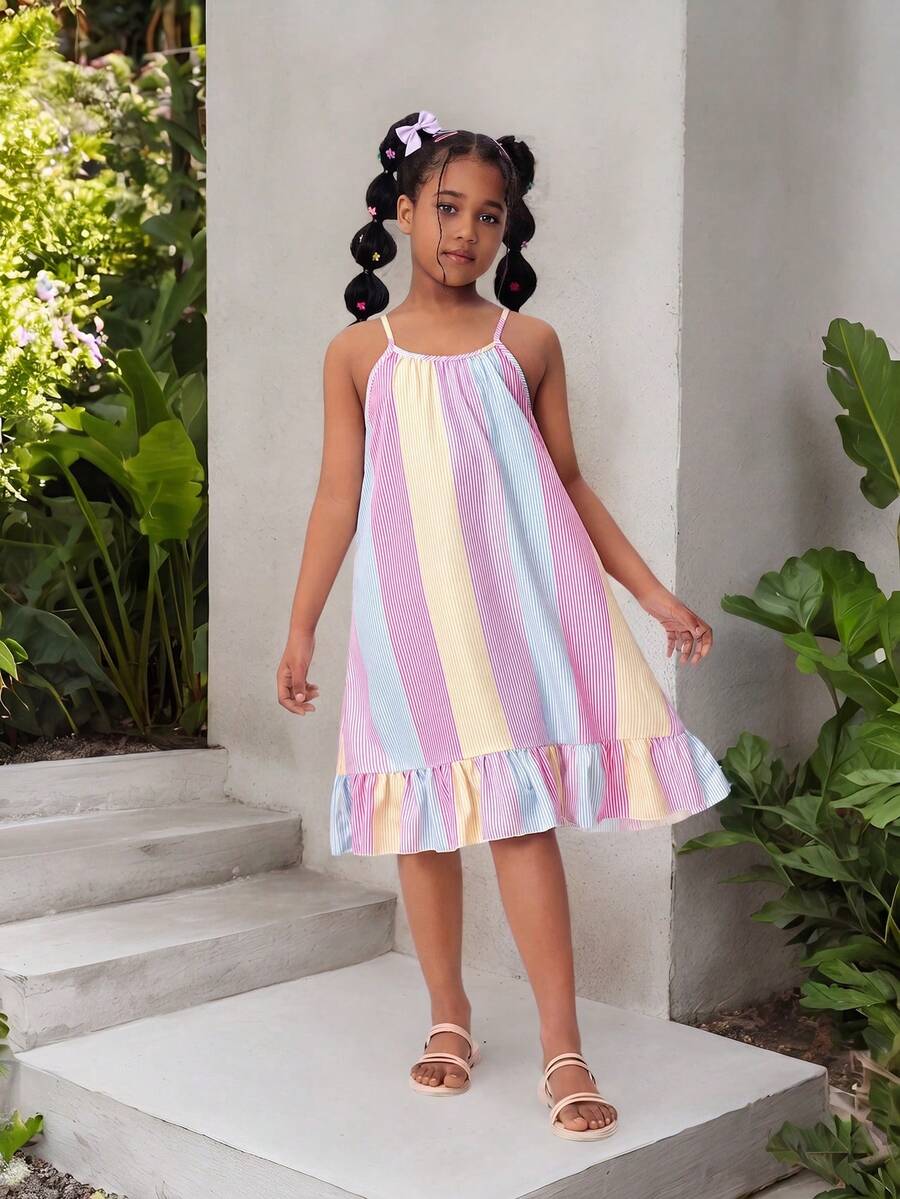 SHEIN Vestido casual de vacaciones de niña con tirantes de espagueti, estampado de rayas multicolor arcoíris y dobladillo con volantes - Multicolor - Ver 1