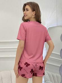 SweetSlumber Conjunto de pijama de pantalón corto y estampado de lazo y letra de manga corta - Multicolor - Ver 2