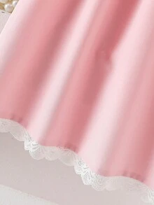 SHEIN Vintaside Kids 女童浅黄色彼得潘领短袖连衣裙，蕾丝边饰3D立体花朵，光滑缎面宽松A字裙摆，夏季清新甜美公主裙，适合日常出行和生日派对，亲肤顺滑透气，易于穿脱。 - 粉色 - 查看 10