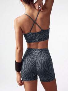 SHEIN BASICS Ensemble de soutien-gorge de sport et short minimaliste mode femme, tenue décontractée pour tous les jours et entraînement - Noir - Voir 3