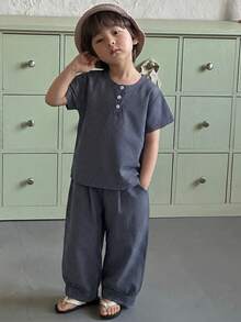 Dazy Kids 小男孩休閒格紋短袖上衣與長褲套裝，夏季 - 藏蓝色 - 查看 3