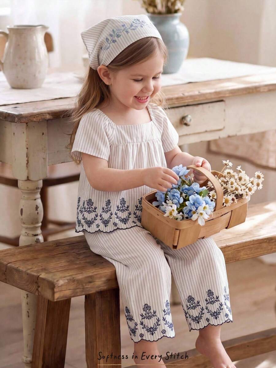Cozy Pixies Setelan Liburan Musim Panas untuk Anak Perempuan: Kaos Lengan Pendek Warna Aprikot, Celana Motif Garis dan Bunga, Kerah Persegi Berkerut, dan Bordir di Bagian Bawah. - Aprikot - View 1