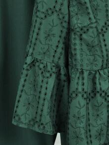 Lacomfia 大尺碼女款鏤空刺繡V領舒適鈕扣前開襟長褲休閒寬鬆兩件套 - 墨綠色 - 查看 4