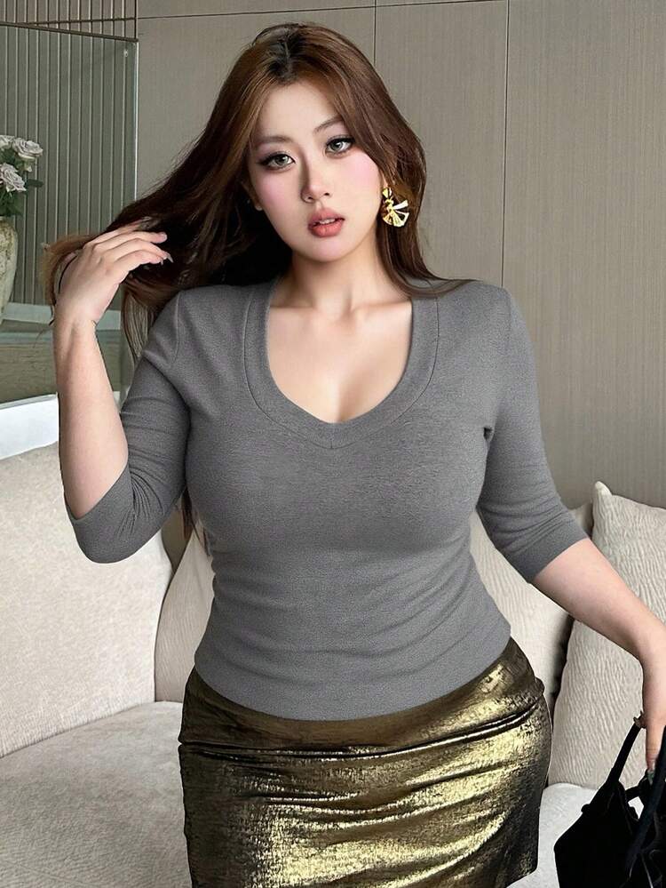 Dazy Plus Solid Color Elastic Fitted Bodycon V-Neck Sexy 3/4 Sleeve Cropped T-Shirt, Spring/Summer