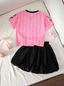 SHEIN 2 Stücke/Set Kleinkind Mädchen Outfit mit Buchstaben Slogan Muster V-Ausschnitt rosa T-Shirt und schwarzem Blumen Rock, lebendige Alltags- und Sportbekleidung für den Sommer - Heißes Pink - Übersicht 2