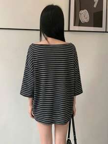 DAZY 春夏秋款女式寬鬆休閒街頭風露肩細條紋灰色長版短袖T恤度假上衣 - 深灰色 - 查看 3