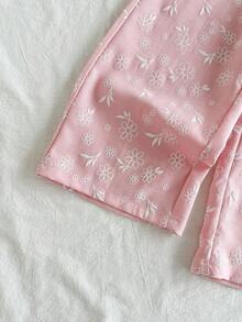 SHEIN 女童舒適休閒正厚度紋理仿刺繡布料前扣裝飾荷葉邊下擺背心上衣與寬鬆長褲極簡風2件套，適合春夏外出、旅行、度假與日常穿著 - 粉色 - 查看 6