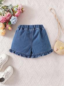 SHEIN 女婴牛仔短裤，夏季新品，时尚休闲风。中蓝色水洗，弹性腰带，荷叶边裤脚设计，直筒宽松版型。采用轻盈柔软的牛仔面料，舒适亲肤，是女孩们的必备单品。简约休闲风，适合夏季穿着，日常出行、派对、音乐节、度假等各种场合。2026新款女婴牛仔短裤 - 中等水洗藍 - 查看 2