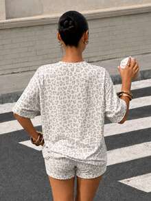 SHEIN 2pcs/Set Kaos Lengan Pendek Leher Bulat Longgar Kasual untuk Remaja Perempuan dan Celana Pendek, Cocok untuk Musim Semi dan Musim Panas - MultiWarna - View 2