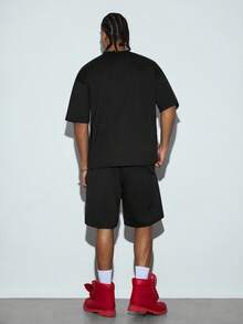 Modcrash Conjunto de 2 piezas de camiseta gráfica de estilo liberty y pantalones cortos con llamas de estilo urbano y hip hop para hombres - Negro - Ver 2