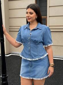 Rivivi Blus Denim Kasual Lengan Pendek Berkancing Tunggal dengan Hiasan Ruffle untuk Wanita Ukuran Plus Musim Semi/Panas - Medium Wash - View 3