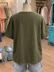 SHEIN LUNE CURVE 大尺碼女款素色亞麻感圓領刺繡七分袖休閒襯衫 - 軍綠色 - 查看 2