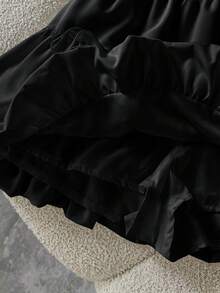 Resyla Rok Puff Desain Unik, Rok Mini Wanita dengan Pita di Pinggang dan Hiasan Ruffle Bunga - Hitam - View 3