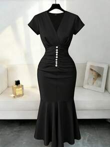 Vestido elegante y romántico de estilo francés ligero para uso diario, fiesta o citas, nuevo para primavera/verano, con decoración de perlas, dobladillo con volantes, diseño entallado de longitud media, cuello en V, unicolor, manga corta y plisado - Negro - Ver 8