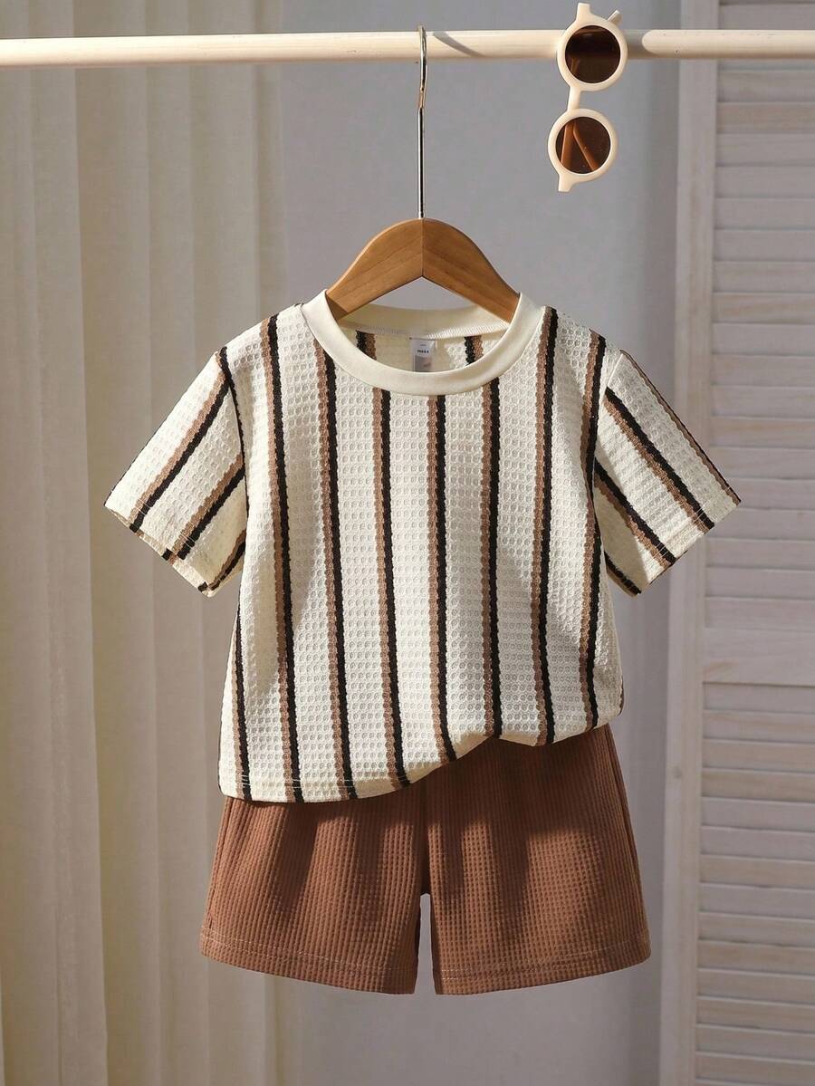 SHEIN Genkimix Kids 2pcs/Set Young Boys Summer Waffle Stripe Round Neck Short Sleeve T-Shirt And Shorts Set - Brown - View 1