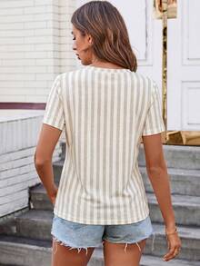 SHEIN LUNE Áo thun nữ cổ chữ V có túi in họa tiết thoải mái thời trang đa năng, áo kiểu thường ngày, áo thun nữ cổ chữ V thường ngày, áo kiểu nữ thường ngày, áo nữ mùa hè thoải mái - Nhiều màu - Xem 2