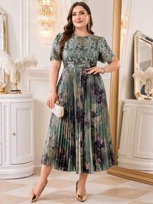 Reflora Plus Size Round Neck Raglan Short Sleeve Pleated Dress, Elegant Summer Fashion - Green - View 7