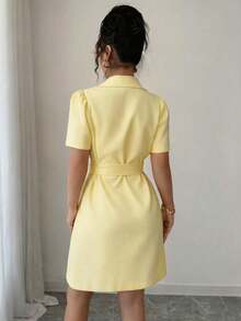 SHEIN Raffinéa Vestido con cuello, cintura ceñida, doble botonadura y mangas abullonadas - Amarillo - Ver 2