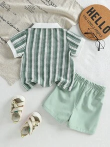 SHEIN Playful Pals 男嬰夏季時尚新款彩色復古條紋紋理 Polo 衫與短褲套裝，時尚帥氣，舒適面料，適合日常穿著、戶外活動與開學 - 綠色 - 查看 3
