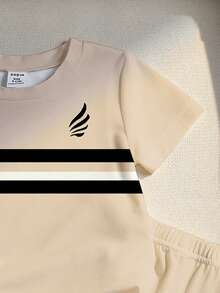 SHEIN Explorewe 2件組小男孩休閒卡其色經典對比色塊黑白條紋羽毛Logo印花圓領T恤與配套印花短褲套裝，戶外、運動、韓風、返校季節 - 彩色 - 查看 6