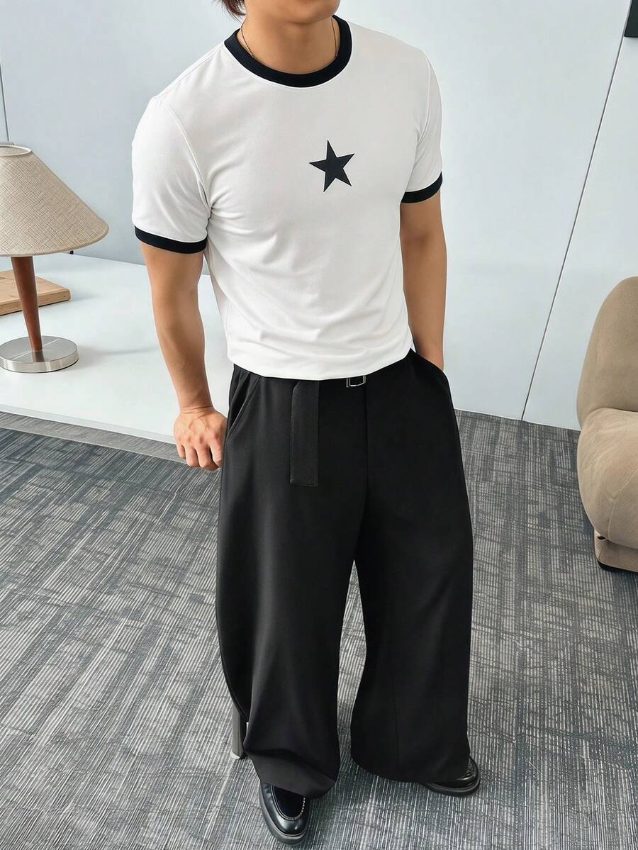 Manfinity BRENVOR 男士夏季休閒星星印花圓領短袖對比飾邊T恤 - 黑與白 - 查看 1