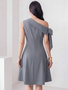 Heiryn Vestido de moda para mujer con un hombro, tirante con lazo y fruncido - Gris - Ver 6