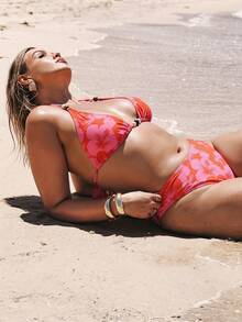 SHEIN BAE Conjunto de bikini de dos piezas con cuello de halter, estampado floral y decoración con cuentas para tallas grandes - Rojo - Ver 6