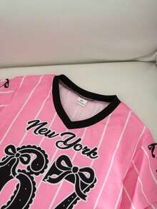 SHEIN 2 Stücke/Set Kleinkind Mädchen Outfit mit Buchstaben Slogan Muster V-Ausschnitt rosa T-Shirt und schwarzem Blumen Rock, lebendige Alltags- und Sportbekleidung für den Sommer - Heißes Pink - Übersicht 3