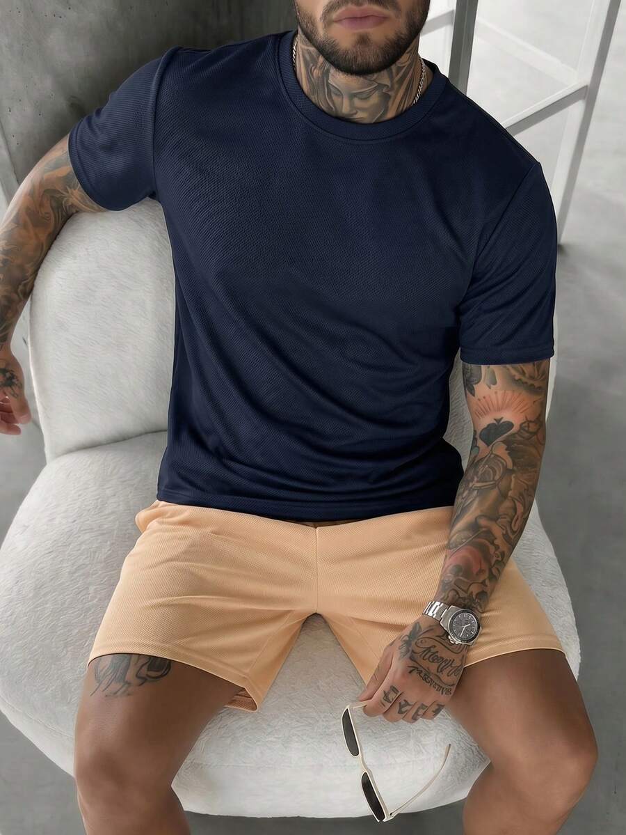 Manfinity Homme 男士夏季休闲纯色圆领短袖T恤和短裤套装 - 彩色 - 查看 1