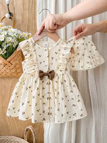SHEIN Vintaside Kids 夏季新生女嬰杏色圓領荷葉邊卡通櫻桃印花無袖紅色蝴蝶結洋裝附紅色帽子，優雅可愛 - 卡其色 - 查看 4