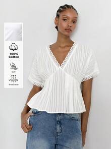 Maija 女款白色優雅V領修身娃娃衫，100%純棉夏季上衣，適合早午餐、度假、海灘與假日 - 白色 - 查看 3