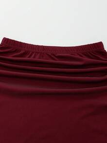 SHEIN Đầm maxi ôm sát vai lệch màu đỏ rượu vang cho thiếu nữ, chất vải mềm rủ, thiết kế nhún vai, trang trí sao biển vàng, phù hợp nhiều mùa, dáng ôm nhún, thanh lịch không gò bó, dễ phối đồ và bảo quản, tạo vẻ ngoài dịu dàng nữ tính - Màu Đỏ Sâu - Xem 5