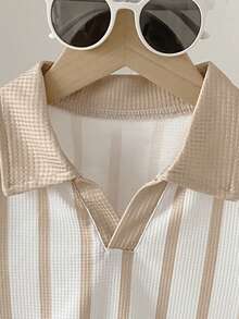 SHEIN Playful Pals 两件套男童夏季复古条纹短袖polo衫+休闲短裤套装，适合男孩夏季日常散步、幼儿园、家庭郊游穿着，既保留童趣又不失成熟时尚。 - 卡其色 - 查看 3