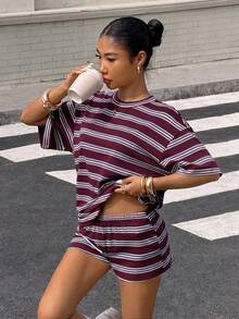 SHEIN Conjunto casual diario de camiseta de manga corta con parches a rayas y pantalones cortos para adolescentes - Blanco - Ver 5