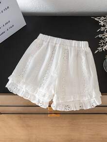 SHEIN Genkimix Kids 女童简约法式编织刺绣双层荷叶边蝴蝶结装饰白色短裤，舒适夏季套装 - 白色 - 查看 3