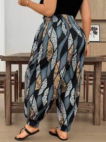 SHEIN CURVE+ Curve Plus Size Solid Color Ankle Length Pants With Pockets, Lightweight Fabric, Summer - Green - View 3