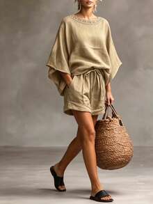 SHEIN Franclia 2件組休閒夏季套裝，圓領蕾絲飾邊寬鬆上衣與短褲套裝，卡其色上衣 + 卡其色短褲，適合通勤、度假、海灘、休閒穿著，春/夏卡其色時尚套裝，2合1時尚短褲，高腰設計修飾比例，微寬腿顯優雅顯瘦，適合通勤、日常穿著、夏季、派對、海灘、約會、畢業、商務、教師制服，休閒長褲套裝，優雅休閒長褲套裝，時尚上衣 - 棕色 - 查看 9