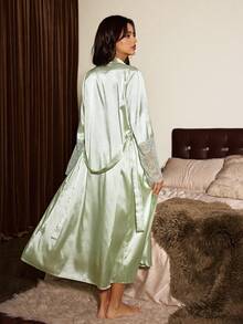 Slumberist طقم ملابس نوم للنساء يتكون من قميص نوم وروب من الحرير الاصطناعي مع تريم من الدانتيل - أخضر نعناع - مشاهدة 2