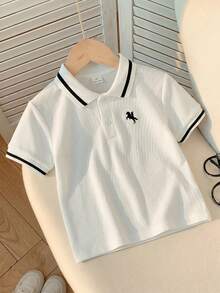 SHEIN 1件男童休闲修身学院风翻领印花针织短袖polo衫，适合日常穿着、上学、外出、运动、春夏穿着。 - 白色 - 查看 3