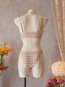 Swim Mod Set de 2 piezas Conjunto de playa para mujer, Ropa de playa de moda linda y sexy, Parte superior de corte halter con estampado aleatorio de rayas y cuadros, y Bottom de bikini con nudo delantero - Multicolor - Ver 2