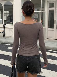 DAZY 女款寬鬆深V領長袖透視休閒上衣，都市街頭風夏季T恤 - 棕色 - 查看 7