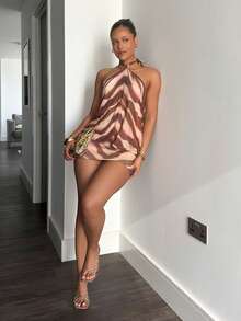 leahseptember 春夏度假针织网纱印花露背吊带迷你连衣裙 - 卡其色 - 查看 1