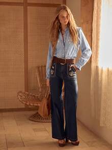 MOTF STUDIO Blusa de mezclilla con botones y bordados para mujer - Lavado ligero - Ver 4