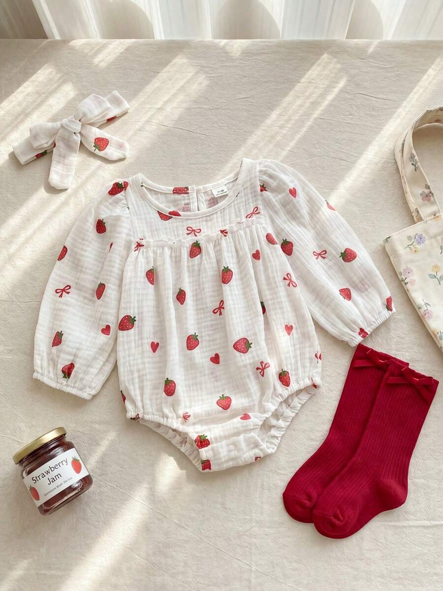 SHEIN Playful Pals 女嬰白色草莓蝴蝶結愛心印花圓領長袖開襠褲 + 紅色襪子 + 頭帶休閒家庭套裝可愛甜美秋季 - 紅白色 - 查看 1