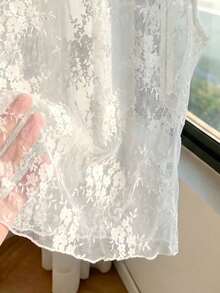 SHEIN Franclia 白色蕾絲網眼無袖高領上衣，透視層疊式細肩帶背心 - 白色 - 查看 4