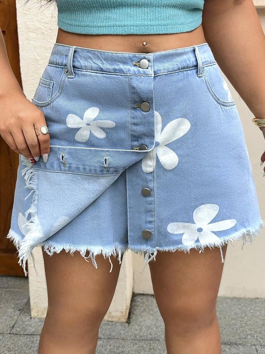 Rivivi Große Größen Denim Shorts mit Blume Muster, Knöpfen und ausgefranstem Saum - Helle Waschung - Übersicht 1