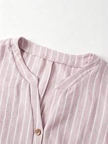GlowEve CURVE Camisa feminina plus size folgada, casual, para primavera/verão, com gola entalhada em formato de H, punhos dobráveis e estampa listrada. - Rosa - Ver 4